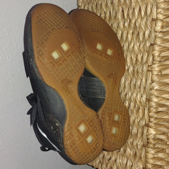 Nike LeBron James Soldier 10 GS 'Black Metallic Dark Grey'- Size 12 - Picture 5 of 6